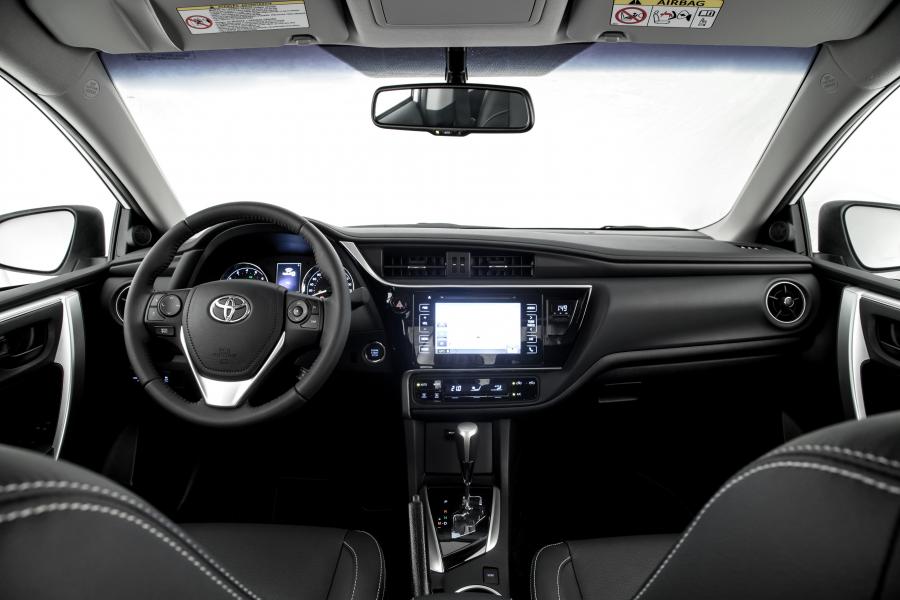 Торпедо Toyota Corolla XRS 2017 года  (LA) (фото 8 из 22)